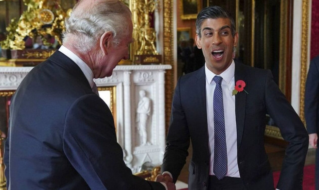 Σούνακ: Επαινεί τον βασιλιά Κάρολο για τις πρωτοβουλίες του