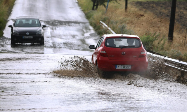 Κακοκαιρία EVA: Έφτασε στο Ρίο Αντίρριο (vid)