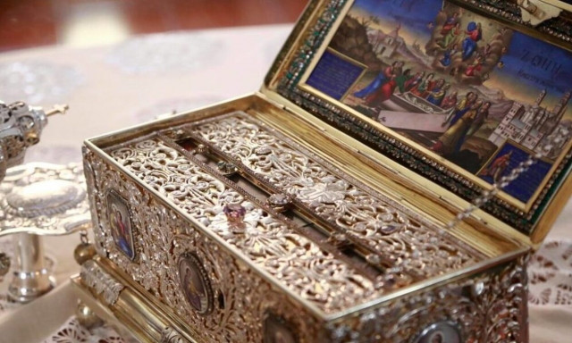 Η Αγία Ζώνη από τη Μονή Βατοπαιδίου σήμερα στον Άγιο Νικόλαο Πειραιά