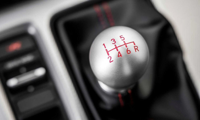 Πότε θα δούμε ηλεκτρικά αυτοκίνητα με χειροκίνητα κιβώτια;