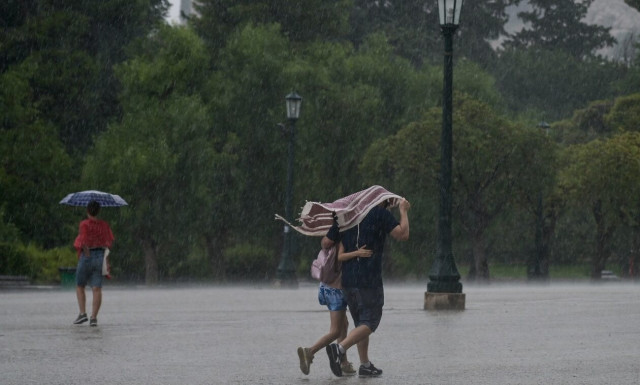 Κακοκαιρία «EVA»: Ξεκίνησε η επέλαση - Εκτακτη ενημέρωση για τον καιρό