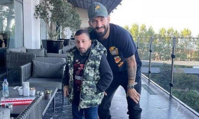 Ο Σιώπης έγινε viral: Φωτογραφία με τον influencer, Κοκσάλ Μπαμπά