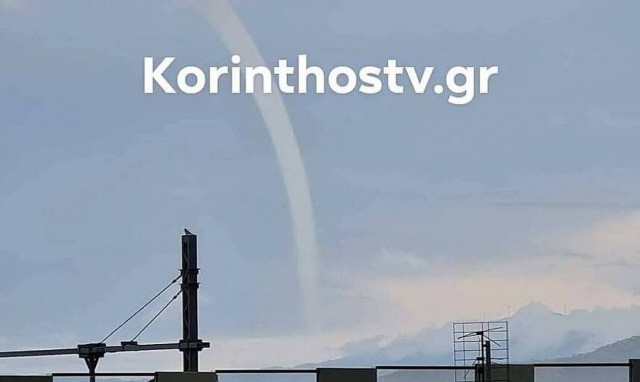 Κακοκαιρία «EVA»: Ο εντυπωσιακός υδροστρόβιλος στα Ίσθμια