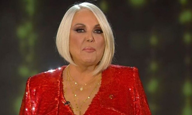 Ρούλα Κορομηλά: Η εντυπωσιακή είσοδος υπό τους ήχους του Bella Ciao