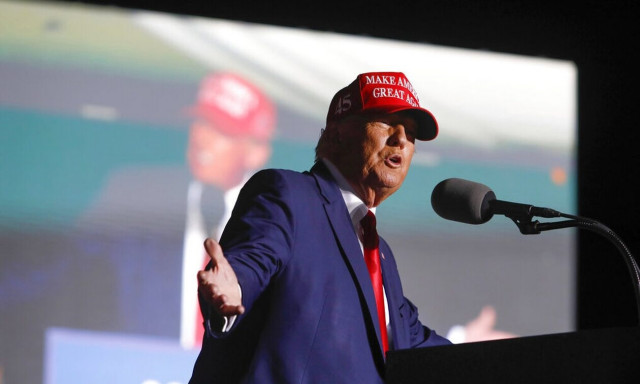 Nτόναλντ Τραμπ: Επιστρέφει στο προσκήνιο με το βλέμμα στον Λευκό Οίκο