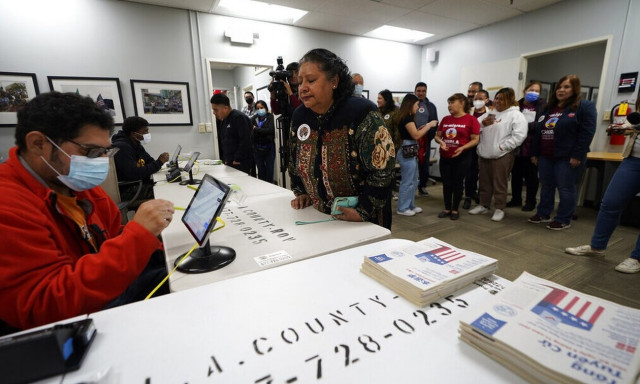 Εκλογές στις ΗΠΑ: Μπάιντεν, Ομπάμα ζητούν υπεράσπιση της δημοκρατίας