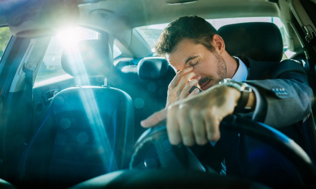 Γιατί δεν πρέπει να υποτιμούμε τους παράγοντες «αλκοόλ» & «κούραση» πριν πιάσουμε το τιμόνι (video)