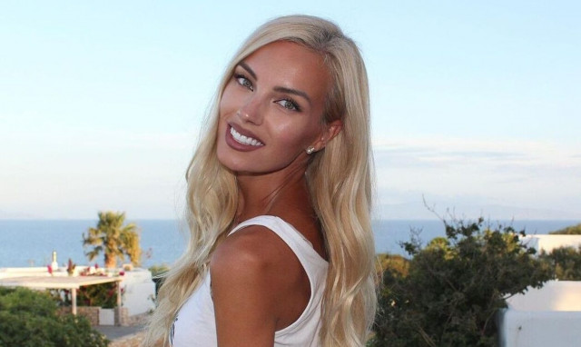 Τζούλια Νόβα: Διέγραψε τη φωτογραφία με την χειρονομία – Η εξήγησή της