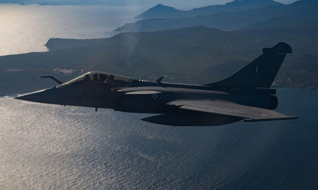 Εντυπωσιακές φωτογραφίες από την Αεροπορική Επίδειξη στο Παλαιό Φάληρο