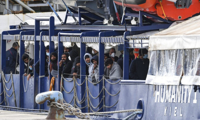 Σκηνές απελπισίας με τους μετανάστες στην Κατάνια