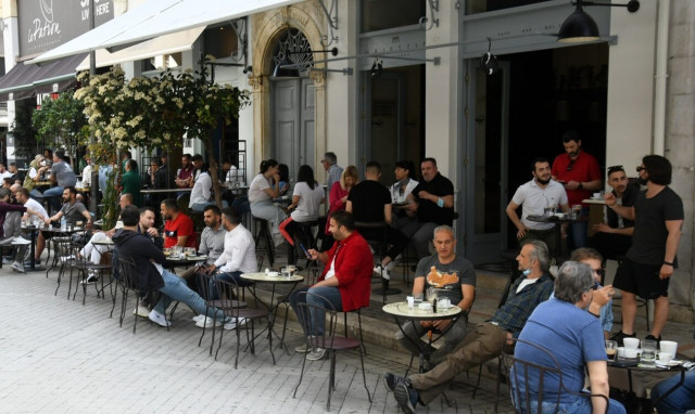 Εστίαση: Αυξήσεις σε ταβέρνες και καφέ - Τι λένε φορείς του κλάδου