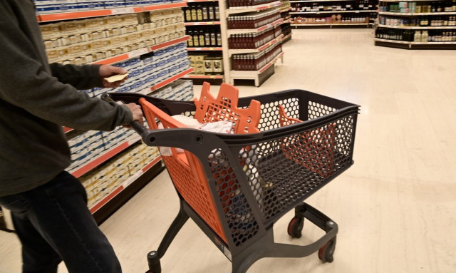 Καλάθι του νοικοκυριού: Μειωμένες τιμές στη λίστα των σούπερ μάρκετ