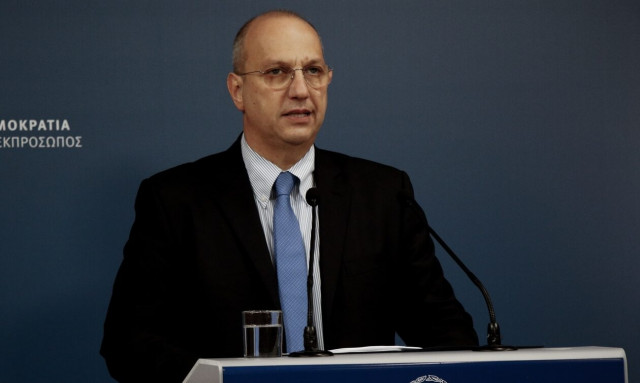 Οικονόμου στο Newsbomb.gr: Καμία σκιά στο θέμα των παρακολουθήσεων