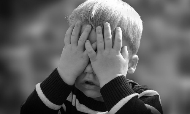 Πώς δρουν οι παιδόφιλοι στο διαδίκτυο - Τι να προσέχουν οι γονείς