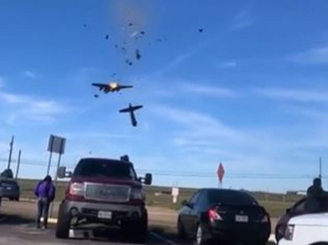 Τραγωδία στο Ντάλας: Συγκλονιστικό βίντεο με σύγκρουση αεροσκαφών