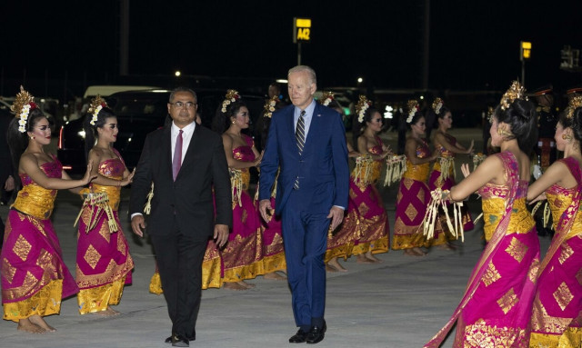 Ο Τζο Μπάιντεν έφτασε Ινδονησία για τη διάσκεψη της G20