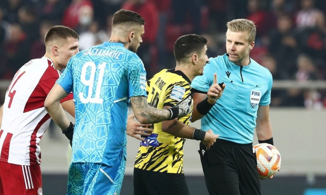 Ολυμπιακός – ΑΕΚ: «Υπάρχει πέναλτι», τονίζουν οι «κιτρινόμαυροι»