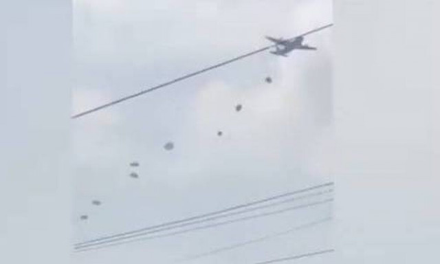 Ινδονησία: Αλεξιπτωτιστής έπεσε από 500 μέτρα και επέζησε (vid)