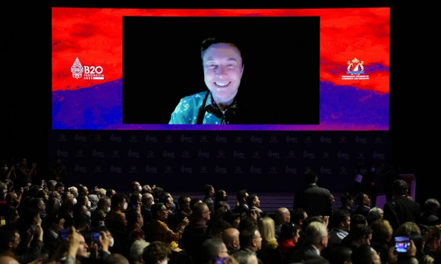 O Έλον Μασκ μιλάει μέσω βιντεοδιάσκεψης στο Μπαλί