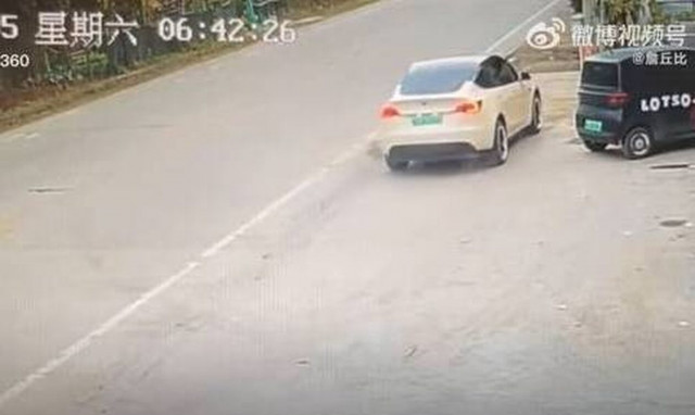 Κίνα: Tesla εκτός ελέγχου σκοτώνει δύο ανθρώπους (vid)