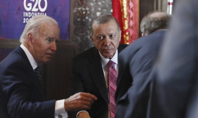 Τον στηρίζει ο θείος Τζο τον Ερντογάν…