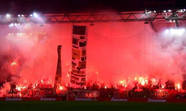 Super League: Κινδυνεύει με τιμωρία έδρας ο Ολυμπιακός