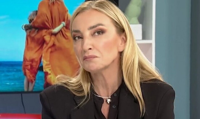 Ρούλα Ρέβη: «Πήγαινα στο σχολείο το πρωί, το χαιρετούσα κι έφευγα»