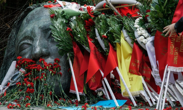 Πολυτεχνείο: Επί ποδός 6.000 αστυνομικοί, drones, ελικόπτερα και Αύρες