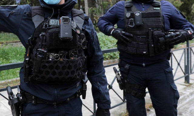 Κοζάνη: Εργαζόμενη έσωσε αστυνομικό που πνίγηκε τρώγοντας σάντουιτς