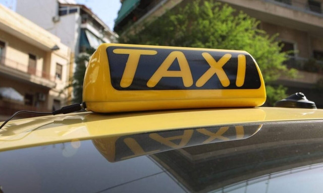 Τρομακτικό βίντεο: Τροχαίο με ξυλοδαρμό ταξιτζή - Έμεινε αναίσθητος