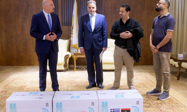 FM Dendias donates 30.000 vaccines against COVID to the Libyan people