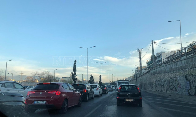 Κίνηση: Τροχαίο στην Αττική Οδό - «Ουρές» υπομονής και στον Κηφισό