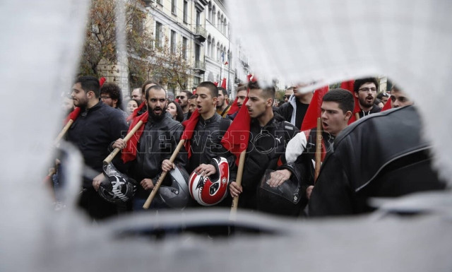 Έκλεισαν οι πύλες του Πολυτεχνείου - Ξεκινούν οι πορείες
