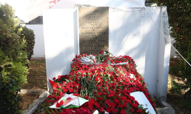 Κατάθεση στεφάνων στο ΑΠΘ για την επέτειο εξέγερσης του Πολυτεχνείου