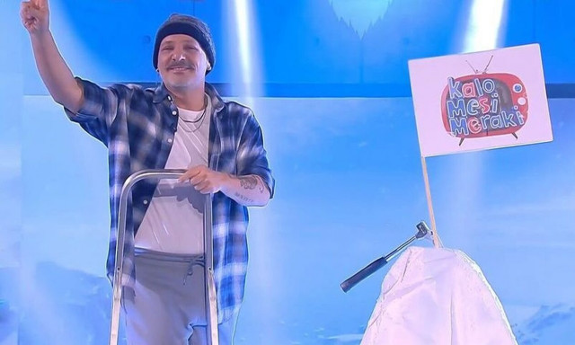 Νίκος Μουτσινάς: Η χιουμοριστική έναρξη της εκπομπής