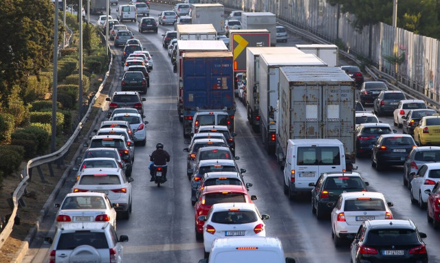 Κίνηση: Καραμπόλα 7 αυτοκινήτων στον Κηφισό - «Ουρές» χιλιομέτρων