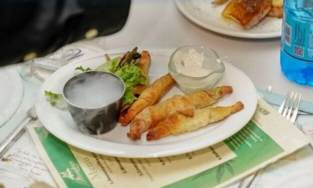 Θεσσαλονίκη: Εστιατόριο διοργανώνει ρεμπέτικη βραδιά με μπαφοπιτάκια