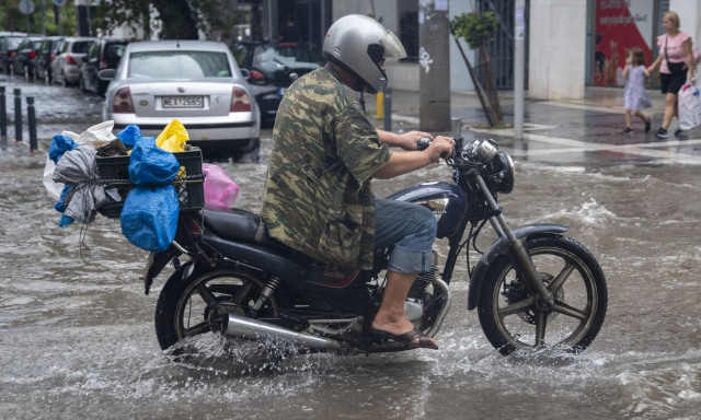 Καιρός - Κακοκαιρία Fobos: Έρχονται βροχές και καταιγίδες