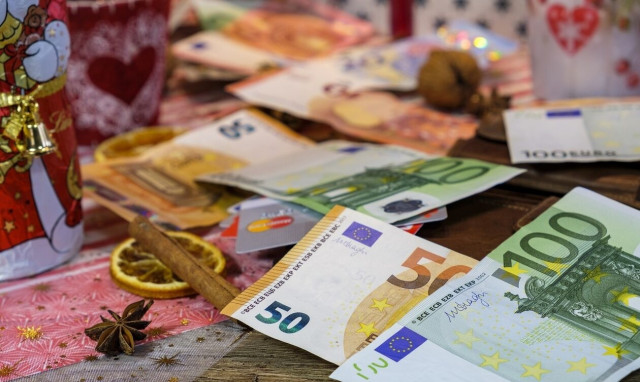 Δώρο Χριστουγέννων: Πόσα χρήματα δικαιούνται οι εργαζόμενοι