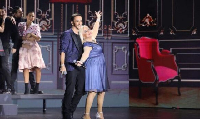 J2US: Μπέσσυ Αργυράκη και Τόλης Παπαδημητρίου τραγούδησαν Λίντα -Χιώτη