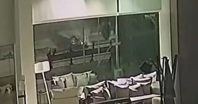 Βίντεο–ντοκουμέντο με τον 80χρονο που μπαίνει ανάποδα στη Βουλιαγμένης