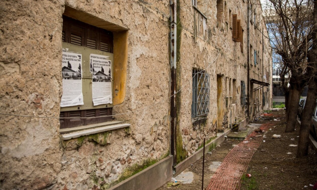 Έφοδος της αστυνομίας στα προσφυγικά της Λεωφ. Αλεξάνδρας