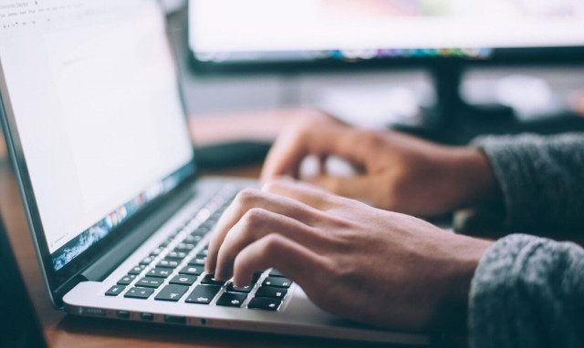 Λαμία: Τον εξαπάτησε μέσω διαδικτύου και του έδινε και συμβουλές