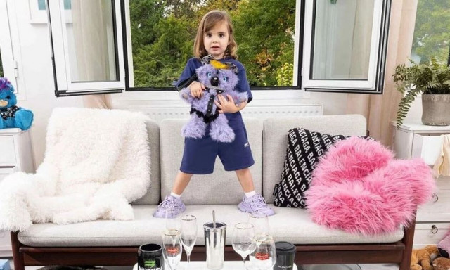 Balenciaga: Σάλος με διαφήμιση - Γιατί ζητεί συγγνώμη ο οίκος μόδας