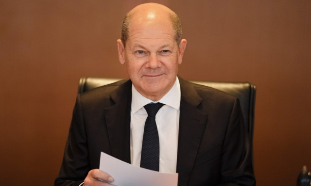 Ο Σολτς, τα… κουνελάκια και η Αλίκη στη Χώρα των Θαυμάτων