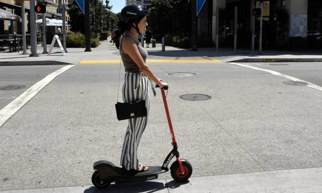 Ηλεκτρικά πατίνια: Απαγορεύεται ρητά η κυκλοφορία στους δρόμους