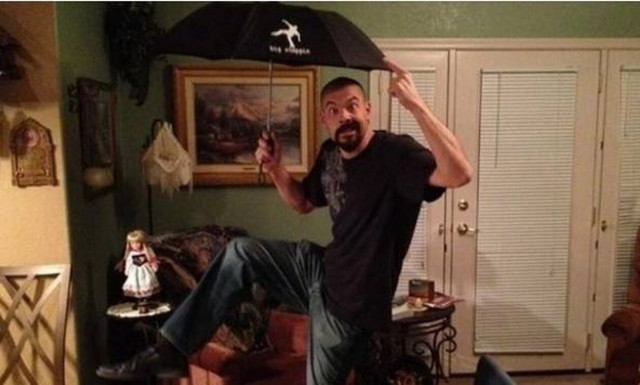 Η απλή εξήγηση που το άνοιγμα ομπρέλας στο σπίτι θεωρείται κακή τύχη