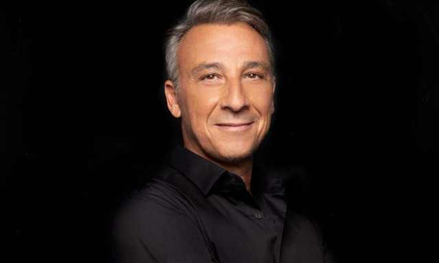 Μίνως Μάτσας: «Από κοντά» στην κεντρική σκηνή του Gazarte