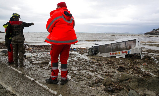 Ιταλία: Εικόνες καταστροφής από την κατολίσθηση στο νησί Ίσκια