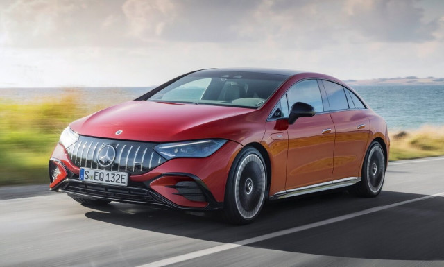 Αναβάθμιση της ισχύος με… συνδρομή για τα ηλεκτρικά της Mercedes